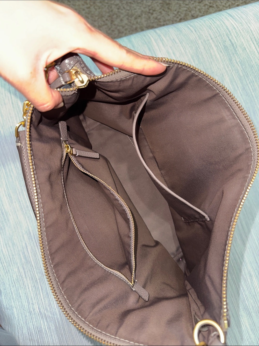 Tory Burch Taupe Carson Pebbled Leather Shoulder Slouchy Hobo Bag - Picture 17 of 17